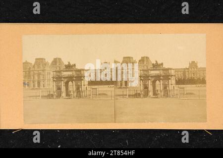 Der Innenhof des Anonym Louvre mit Blick auf die Rückseite des Arc de Triomphe du Caroussel in Paris. Salzpapier , auf der Box / Stereoformat um 1860 Stockfoto