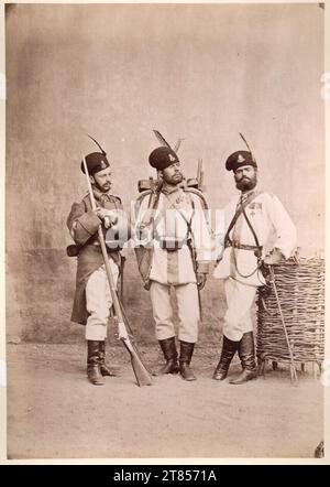 Franz Duschek rumänisches Militär: Drei Soldaten. Albuminpapier auf der Schachtel Stockfoto
