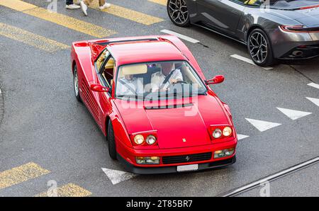 Ferrari Testarossa ein Ferrari Testarossa mit Baujahr um 1988 auf einer Straße in der Stadt Zürich. Zürich, Schweiz, 29.10.2022 *** Ferrari Testarossa Ein Ferrari Testarossa gebaut um 1988 in einer Straße in Zürich, Schweiz, 29 10 2022 Credit: Imago/Alamy Live News Stockfoto