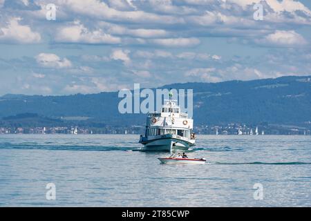 Frau Säntis die MS Säntis der Schweizerischen Bodensee Schifffahrt fährt in den Hafen von Romanshorn im Kanton Thurgau ein. Romanshorn, Schweiz, 21.08.2023 *** MS Säntis die MS Säntis der Schweizerischen Bodensee Schifffahrt fährt in den Hafen Romanshorn im Kanton Thurgau Romanshorn, Schweiz, 21 08 2023 Credit: Imago/Alamy Live News Stockfoto