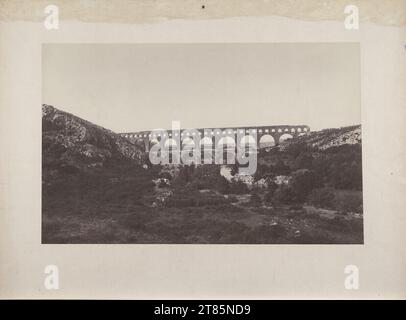 Edouard Denis Baldus Pont du Gard, Südfrankreich, Gemeinde Vers-Pont-du-Gard im Département Gard. Salzpapier, auf einer unterirdischen Kiste September oder Oktober 1853 Stockfoto