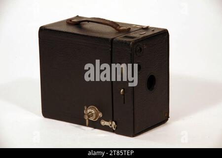 Eastman Kodak Co. Rochester (Produzent in) Rollfilm-Kare Casterra 'Brownie' - 2 1/2 'X 4 1' = 6,4 x 10,8 cm. Holz 1907-1933 , 1907/1933 Stockfoto