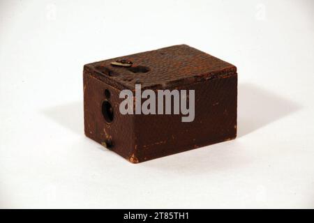 Eastman Kodak Co. Rochester (Produzent in) Rollfilm-Box-Kamera 'Pocket Kodak' - 1 1/2 x 2 '. Metall 1896 , 1896 Stockfoto