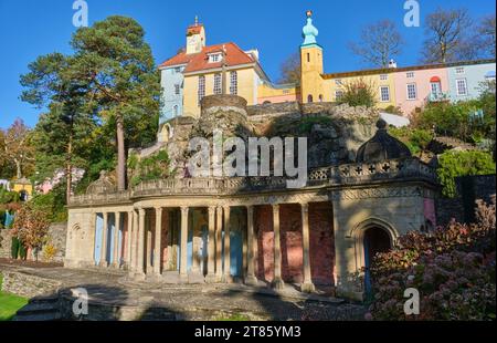 Die Bristol Colonnade (und Chantry Row) in Portmeirion, Gwynedd, Wales Stockfoto