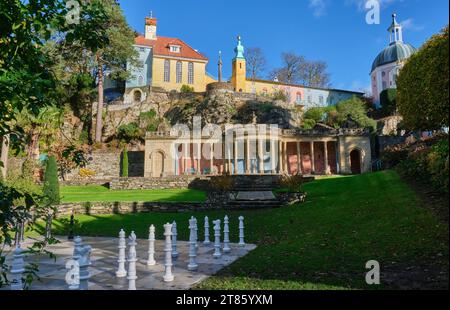 Die Bristol Colonnade (und Chantry Row und Pantheon) in Portmeirion, Gwynedd, Wales Stockfoto