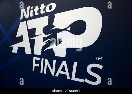 Turin, Italien. 18. November 2023. Das Nitto ATP Finals Logo ist am siebten Tag der Nitto ATP Finals an einer Wand im Pressekonferenzraum zu sehen. Quelle: Nicolò Campo/Alamy Live News Stockfoto