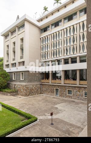 Ho-Chi-Minh-Stadt, Vietnam, 25. März 2023: Die Fassade des Unabhängigkeitspalastes, auch bekannt als Reunification Convention Hall Stockfoto