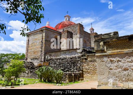 Kirche San Pablo in Mitla, eine mesoamerikanische archäologische Stätte der zapotekischen Zivilisation, Oaxaca Valley, Mexiko Stockfoto