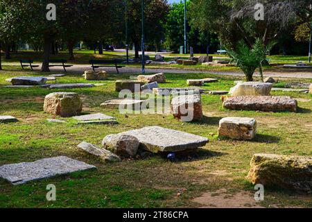 Die antike Stätte von Platons Akademie. Alte Steine im Park Stockfoto