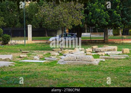 Die antike Stätte von Platons Akademie. Alte Steine im Park Stockfoto