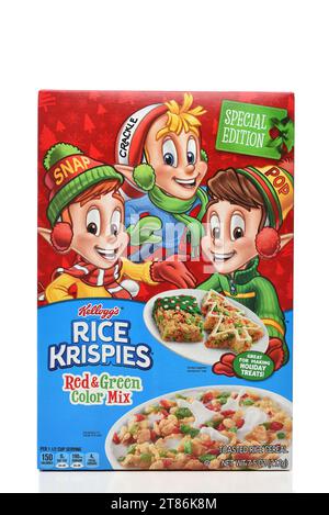 IRVINE, KALIFORNIEN - 17. November 2023: Eine Schachtel Reis Krispies Rot und Grün Farbmischung für die Feiertage. Stockfoto