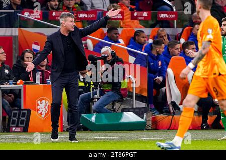 Amsterdam, Niederlande. November 2023. AMSTERDAM, NIEDERLANDE - 18. NOVEMBER: Cheftrainer Stephen Kenny aus Irland gibt während des Gruppenspiels der Qualifikationsrunde zur UEFA EURO 2024 in der Johan Cruijff Arena am 18. November 2023 in Amsterdam, Niederlande Gesten (Foto: Andre Weening/ Orange Pictures) Credit: Orange Pics BV/Alamy Live News Stockfoto