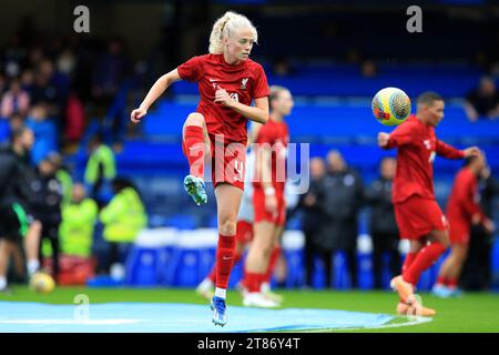 Kingston, Großbritannien. November 2023. Grace Fisk von Liverpool Women wärmt sich vor dem Auftakt beim FA Women's Super League Spiel zwischen Chelsea Women und Liverpool Women am 18. November 2023 in Stamford Bridge in London auf. Foto von Carlton Myrie. Nur redaktionelle Verwendung, Lizenz für kommerzielle Nutzung erforderlich. Keine Verwendung bei Wetten, Spielen oder Publikationen eines einzelnen Clubs/einer Liga/eines Spielers. Quelle: UK Sports Pics Ltd/Alamy Live News Stockfoto