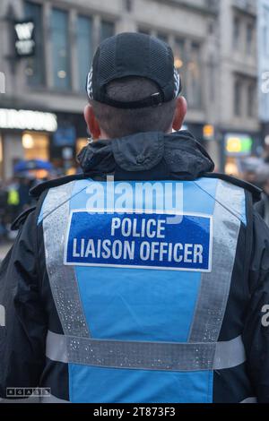 Glasgow, Schottland, Großbritannien. November 2023. Tausende von Menschen kommen in Glasgow, um Palästina zu unterstützen und gegen den anhaltenden Krieg in Gaza zu protestieren. Quelle: R.Gass/Alamy Live News Stockfoto