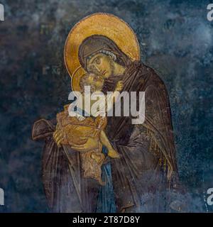 Freskomalerei der Jungfrau und des Kindes in der Kirche des Heiligen Erlösers in Chora, Istanbul, Türkei, 11. Oktober 2013 Stockfoto