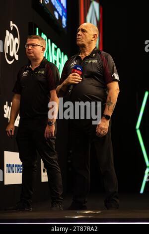 WV Active, Aldersley, Wolverhampton, Großbritannien. November 2023. 2023 PDC Grand Slam of Darts, Tag 8; Credit: Action Plus Sports/Alamy Live News Stockfoto