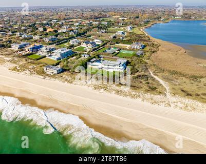 Aus der Vogelperspektive auf Häuser am Meer in Sagaponack, ny Stockfoto