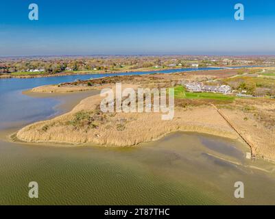 Weitläufiges Anwesen am Wasser in Sagaponack, ny Stockfoto