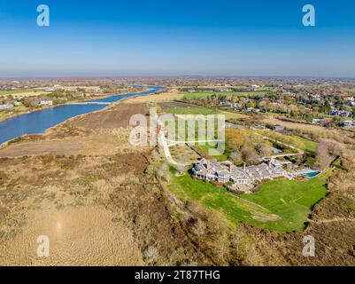 Weitläufiges Anwesen am Wasser in Sagaponack, ny Stockfoto