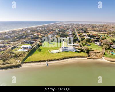 Luftaufnahme von Häusern am Wasser in Sagaponack, ny Stockfoto