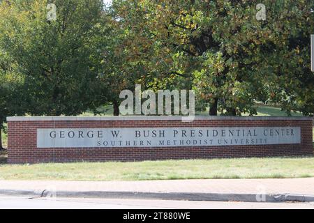 Shabbat-Tischset für Geiseln mit israelischer Flagge für 1400 Ermordete Stockfoto