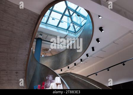 Wien, Österreich 29 September 2023 Julius Meinl berühmtes Lebensmittelgeschäft Innenausstattung Stockfoto