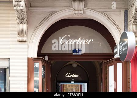 Wien, Österreich. 29. September 2023 Cartier Ladenfront in der Wiener Altstadt in der Grabn Straße Stockfoto