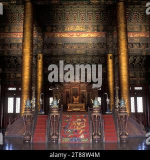 China, Peking: Gugong (Kaiserpalast), Thron im Thronsaal, Hall of Supreme Harmony Stockfoto