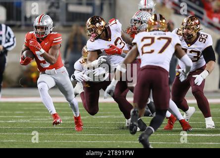 Columbus, Usa. November 2023. Ohio State Buckeyes Dallan Hayden (5) verläuft am Samstag, den 18. November 2023, durch die Minnesota Golden Gophers Line. Foto: Aaron Josefczyk/UPI Credit: UPI/Alamy Live News Stockfoto