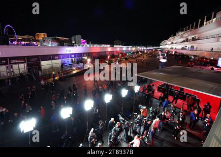 Las Vegas, USA. November 2023. Fahrerlager-Atmosphäre. Formel-1-Weltmeisterschaft, Rd 22, Las Vegas Grand Prix, Samstag, 18. November 2023. Las Vegas Strip Circuit, Las Vegas, Nevada, USA. Quelle: James Moy/Alamy Live News Stockfoto