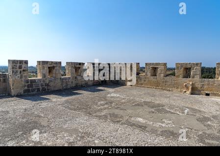 Blick von der Spitze des Turms auf die Burg von Kolossi. (Zypern) Stockfoto