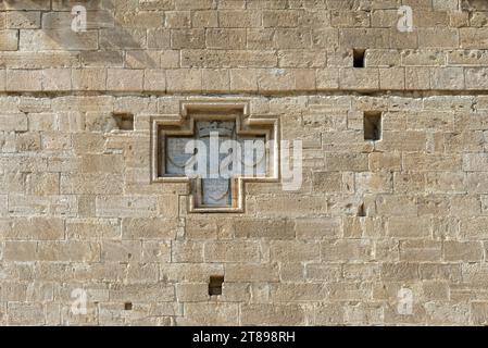 Ritteremblem an der Ostmauer der mittelalterlichen Burg Kolossi (Zypern) Stockfoto