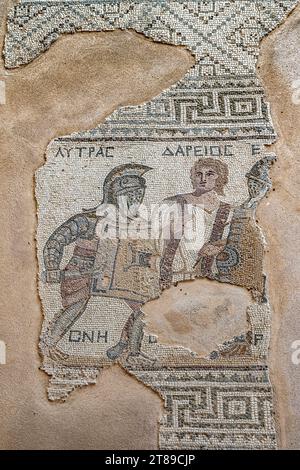 Mosaik von Gladiatoren geteilt durch Schiedsrichter, Ende des 3. Jahrhunderts n. Chr., Haus der Gladiatoren. Kourion. Bildunterschriften: Namen der Gladiatoren und Schiedsrichter Stockfoto