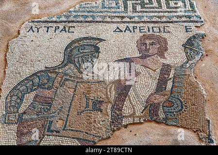 Mosaik von Gladiatoren geteilt durch Schiedsrichter, Ende des 3. Jahrhunderts n. Chr., Haus der Gladiatoren. Kourion. Bildunterschriften: Namen der Gladiatoren und Schiedsrichter (Zypern) Stockfoto