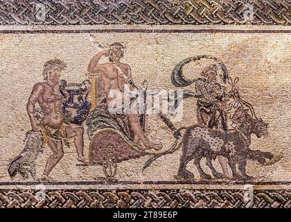 Die Szene des Triumphes des Dionysos auf einem antiken Mosaik aus dem Atrium des Hauses Dionysos. Das dritte Jahrhundert v. Chr. Paphos. Zypern. Stockfoto