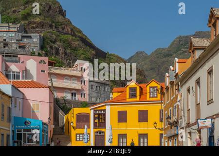 Ribeira Grande, Kap Verde - 10. Oktober 2023: Straßenblick auf Ribeira Grande mit Gebäuden auf der Insel Santo Antao der Kap Verde Stockfoto