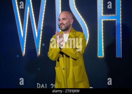 Rom, Italien. November 2023. Giuliano Sangiorgi nimmt am 17. November 2023 an der Fotokonferenz für „Wish“ im Space Cinema Moderno Roma in Rom Teil. (Foto: Luca Carlino/NurPhoto) Credit: NurPhoto SRL/Alamy Live News Stockfoto