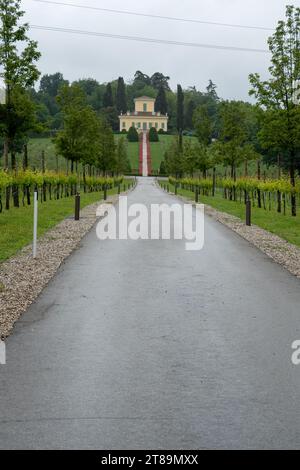 Albinea, Emilia-Romagna Italien, Blick entlang der Zufahrt zur Villa Tacoli Stockfoto