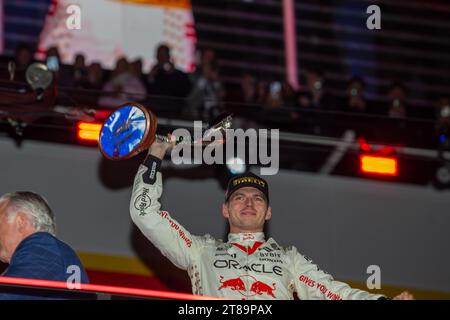 Las Vegas, USA. November 2023. Max Verstappen (NED) Redbull Racing RB19 nach dem Sieg des ersten Rennens auf dem Las Vegas Strip Circuit während der FORMEL 1 HEINEKEN SILVER LAS VEGAS GRAND PRIX 2023 - 17. Bis 19. November 2023 Las Vega, Nevada, USA Credit: Alessio de Marco/Alamy Live News Stockfoto