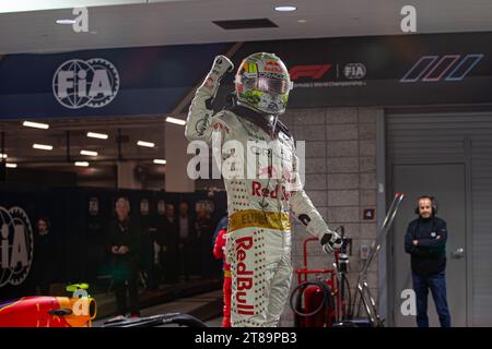 Las Vegas, USA. November 2023. Max Verstappen (NED) Redbull Racing RB19 nach dem Sieg des ersten Rennens auf dem Las Vegas Strip Circuit während der FORMEL 1 HEINEKEN SILVER LAS VEGAS GRAND PRIX 2023 - 17. Bis 19. November 2023 Las Vega, Nevada, USA Credit: Alessio de Marco/Alamy Live News Stockfoto