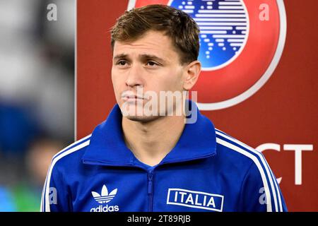 Nicolo Barella aus Italien sieht beim Fußball-Spiel der Qualifikation 2024 der EM 2024 in der Gruppe C zwischen Italien und Nordmazedonien am 17. November 2023 im Olimpico-Stadion in Rom (Italien) an. Stockfoto