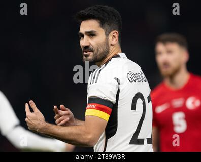 Berlin, Deutschland. November 2023. Fußball: Internationales Spiel, Deutschland - Türkei, Olympiastadion. Ilkay Gündogan gestikuliert. Robert Michael/dpa/Alamy Live News Stockfoto