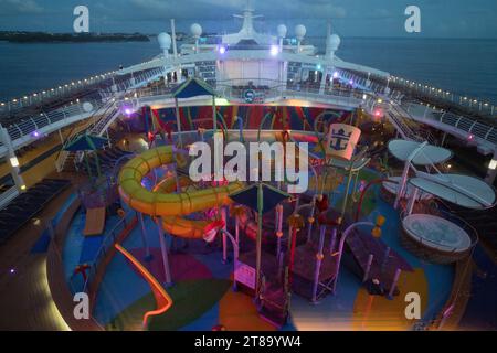 Royal Caribbean, Schiff Liberty of the Seas, am frühen Morgen, bevor die Passagiere wach sind Stockfoto