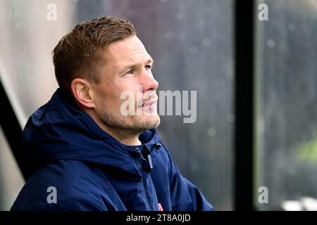 AMSTERDAM - Trainer Joran Pot vor dem Eredivisie-Spiel zwischen Ajax Amsterdam und dem FC Twente im Sportkomplex de Toekomst am 19. November 2023 in Amsterdam. ANP GERRIT VAN KÖLN Stockfoto