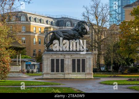 Maiwand Lion Skulptur war Memorial Monument, Forbury Gardens Park, Reading, Berkshire, England, UK Stockfoto