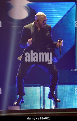 Nicht exklusiv: 17. November 2023 in Dallas, Texas, USA: Der amerikanische Rapper Armando Christian Pérez, bekannt als Pitbull, tritt als Teil auf der Bühne auf Stockfoto