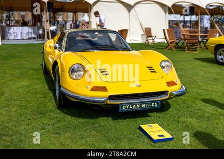 1973 Ferrari Dino 246 GTS, ausgestellt auf der Salon Privé Concours d’Elégance Motorshow im Schloss Blenheim. Stockfoto