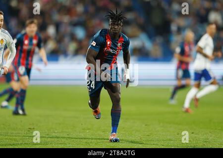 Saragossa, Spanien. November 2023. Samuel Obeng (Huesca) Fußball/Fußball : spanisches Spiel "LALIGA HYPERMOTION" zwischen Real Zaragoza 0-2 SD Huesca im Estadio La Romareda in Zaragoza, Spanien . Quelle: Mutsu Kawamori/AFLO/Alamy Live News Stockfoto