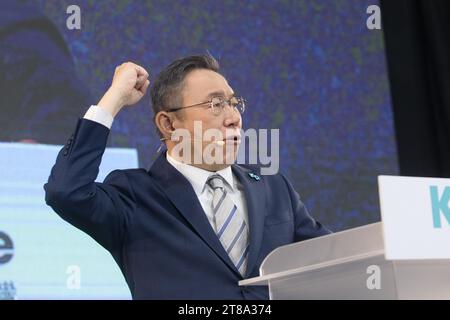 Ko Wen-je, Präsidentschaftskandidat der Taiwan People’s Party (TPP), Gesten während eines Wahlkampfes in Taiwan am 19. November 2023. Stockfoto