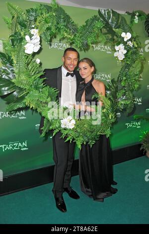 Wunderschne Freundin Von Tarzan Fotos